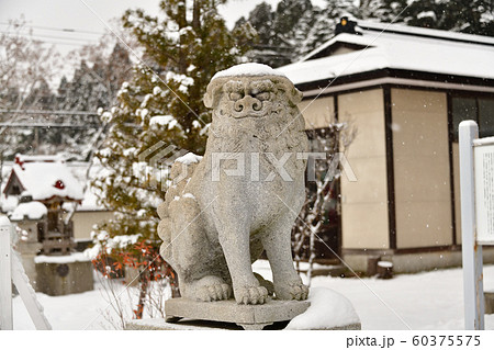 北海道函館市で北海道東照宮の境内の冬の雪景色を撮影 60375575
