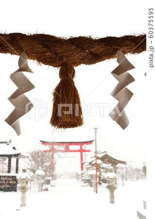 北海道函館市で北海道東照宮の境内の冬の雪景色を撮影 60375595