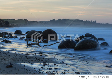 ニュージーランド　モエラキ　モエラキ・ボルダーズ 60375936