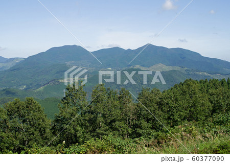 峠から眺めた由布岳 60377090