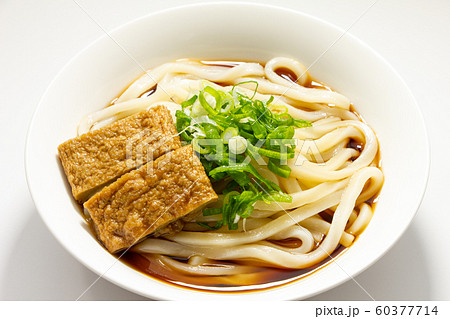 じゃこ天(愛媛県南予地方の特産品の魚肉練り製品)トッピングぶっかけうどん(冷)。 60377714