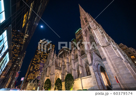 《ニューヨーク》マンハッタン・ミッドタウンの夜景 《ニューヨーク》マンハッタン・ミッドタウンの夜景 60379574