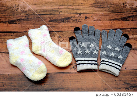手袋と靴下 60381457