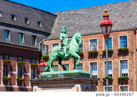Rathaus old town hall, Dusseldorf 60390267