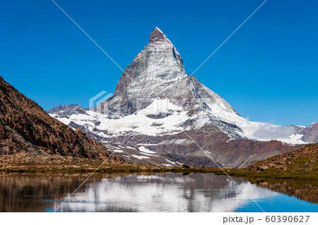 Riffelsee lake and Matterhorn, Switzerland Riffelsee lake and Matterhorn, Switzerland 60390627