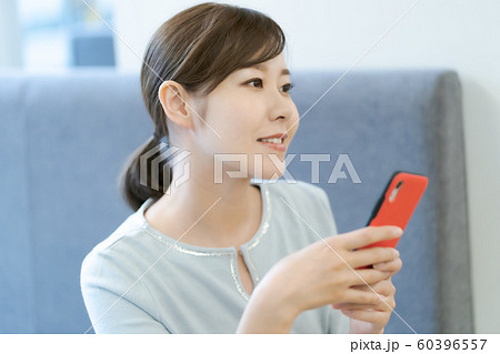 スマホ　30代　女性 60396557