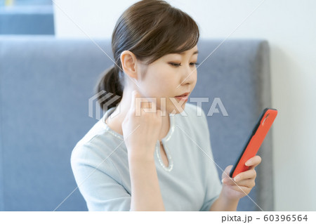 スマホ　30代　女性 60396564