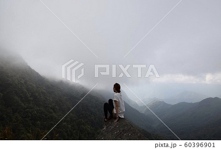 登山　ベトナム  60396901