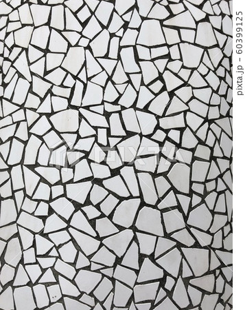 スマホ撮影加工なし_幾何学割れタイルのアート的平面構成 スマホ撮影加工なし_幾何学割れタイルのアート的平面構成 60399125