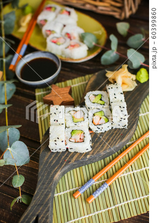 sushi with salmon and avocado. Sushi roll with salmon and tempura shrimp 60399860