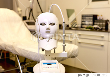 Protective mask for facial rejuvenation procedures 60401969