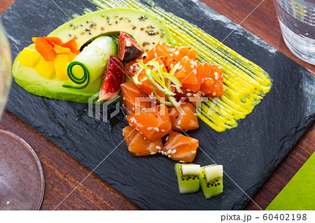 Raw tuna tartare Raw tuna tartare 60402198