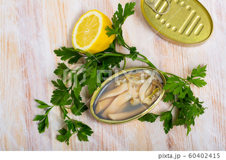 Navajas shellfish in oil Navajas shellfish in oil 60402415