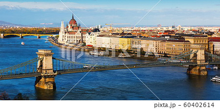 Hungarian Parliament building and Budapest Chain Bridge 60402614