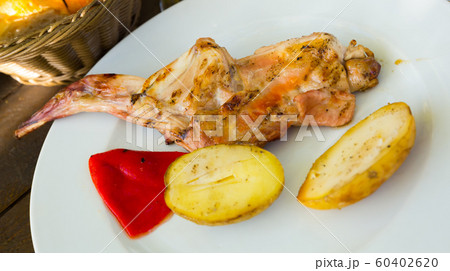 Fried rabbit with potatoes and bell pepper 60402620
