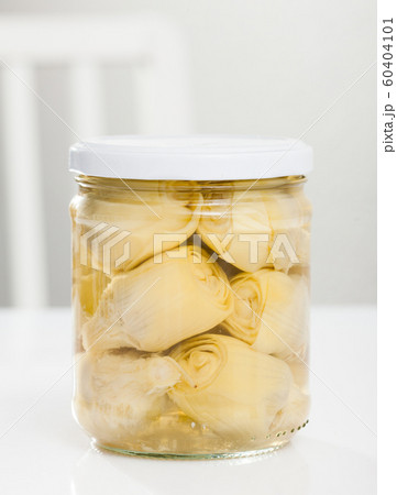 Glass bottle of marinated artichokes Glass bottle of marinated artichokes 60404101