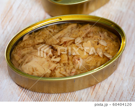 Tin can with tuna fillet in oil 60404120