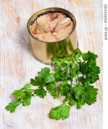 Tin can with pink salmon preserved in oil Tin can with pink salmon preserved in oil 60404590