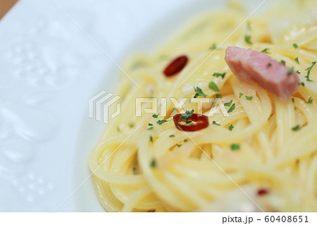 ペペロンチーノ (パスタ スパゲティ イタリアン フード 麺類 ニンニク 唐辛子 パセリ 飲食店) 60408651