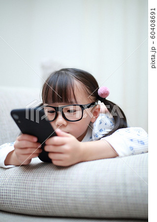 スマホ (子供 乳幼児 ゲーム アプリ 動画 メール インターネット コピースペース 眼鏡 メガネ) スマホ (子供 乳幼児 ゲーム アプリ 動画 メール インターネット コピースペース 眼鏡 メガネ) 60408691