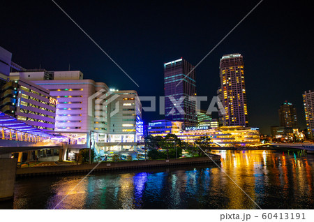 日本の横浜都市景観 横浜ベイクォーターなどを望む 60413191
