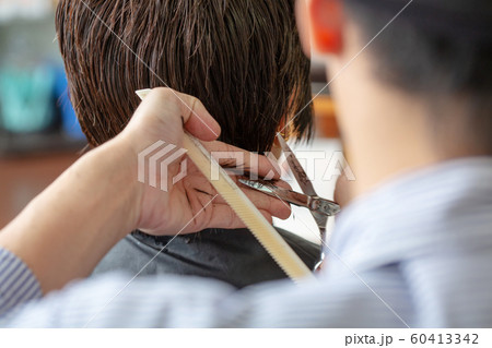 ヘアサロン　カット 60413342