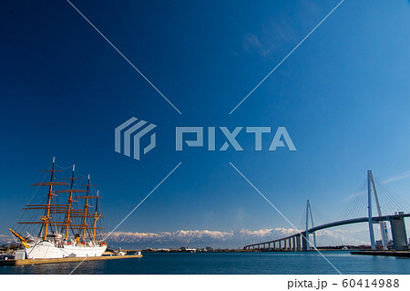 海王丸と新湊大橋と立山 海王丸と新湊大橋と立山 60414988