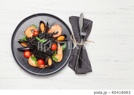 Black seafood spaghetti pasta 60418063