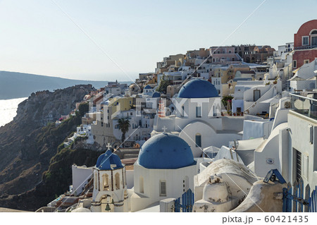 サントリーニ島イアの青のドーム 60421435