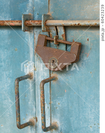 錠前と閂 60423239