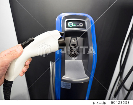 電動自動車の充電器 60423533