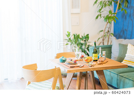 リビングダイニング、食卓イメージ 60424073