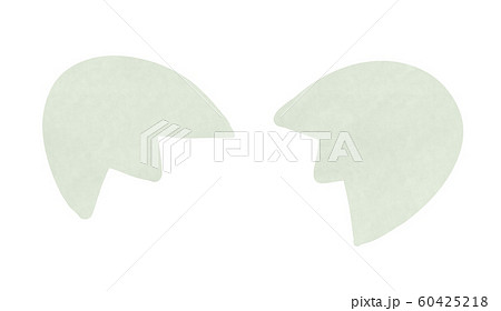 パカッと二つに割れた白色の卵のイラスト素材