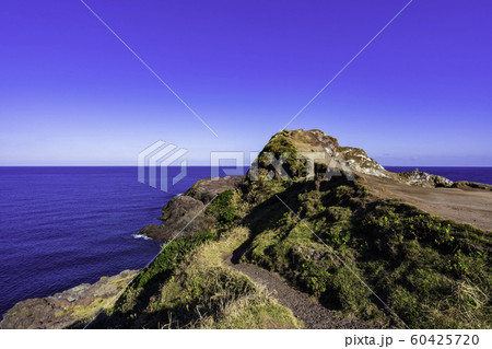 元乃隅神社　津黄漁港西北端の海蝕地形　山口県長門市 60425720