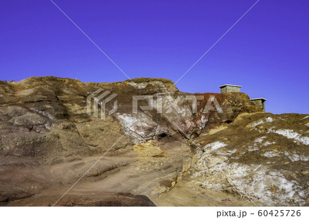 元乃隅神社 津黄漁港西北端の海蝕地形 山口県長門市 元乃隅神社 津黄漁港西北端の海蝕地形 山口県長門市 60425726