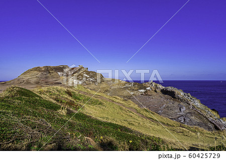 元乃隅神社　津黄漁港西北端の海蝕地形　山口県長門市 60425729