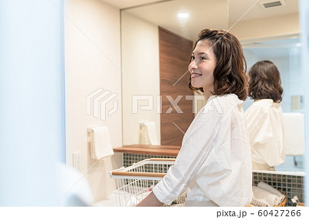 若い女性、洗濯 若い女性、洗濯 60427266