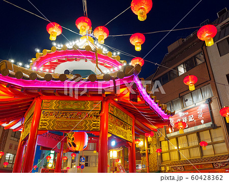 夜の神戸 ライトアップされた南京町広場 夜の神戸 ライトアップされた南京町広場 60428362