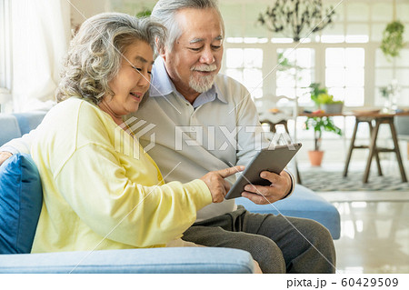 老夫婦 ライフスタイル パソコン 老夫婦 ライフスタイル パソコン 60429509