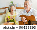 家族　ライフスタイル　音楽 60429893