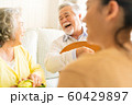 家族　ライフスタイル　音楽 60429897