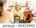 家族　ライフスタイル　音楽 60429902