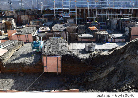 施工中の基礎工事現場 施工中の基礎工事現場 60430046