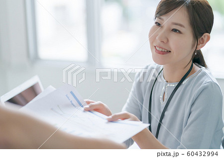 30代　女性 60432994