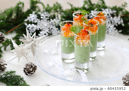 アボカドとほうれん草のムース 60435952