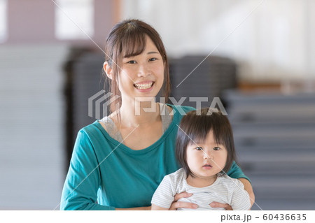 1 year old 60436635