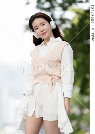 韓国人 若い女性 公園 60437531