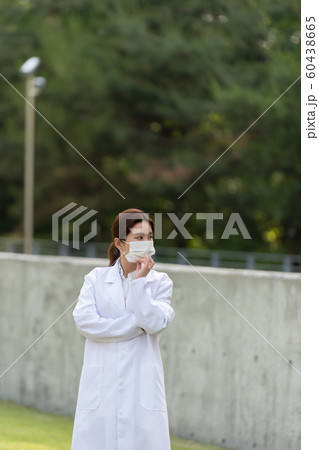 韓国人 若い女性 公園 60438665