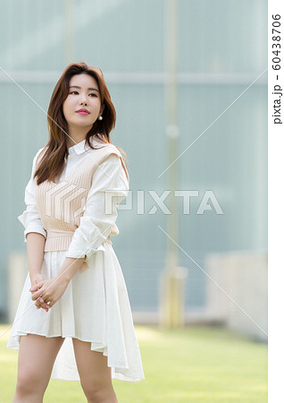 韓国人 若い女性 公園 60438706