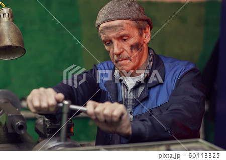 Man controlling the machineの写真素材 [60443325] - PIXTA